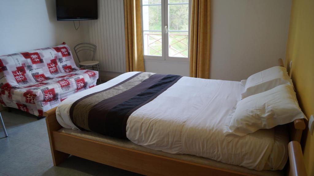 Appart'Hotel Bellevue Thermes De La Reine Bagnères-de-Bigorre Zimmer foto
